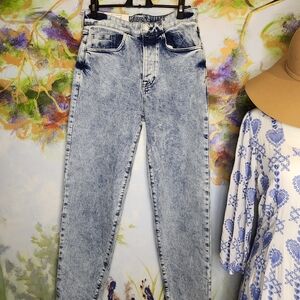 NWT Arizona Regular Rise Tapered Leg Baggy Jean